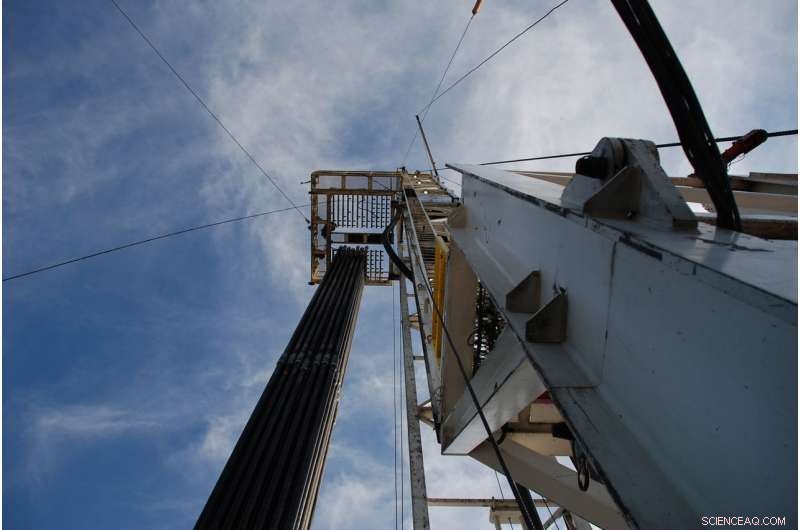 Small Earthquakes at Fracking Sites: Early Warning of Larger Tremors