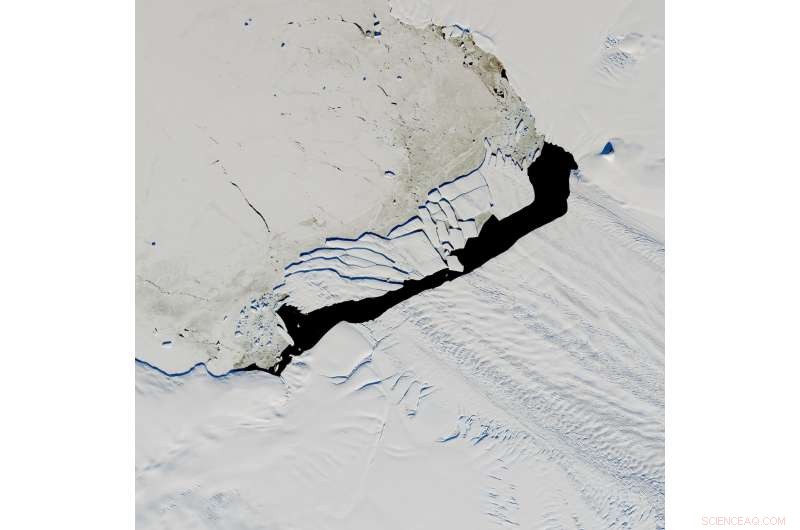 Under the Midnight Sun: A Stunning Glimpse of Pine Island Glacier s Iceberg