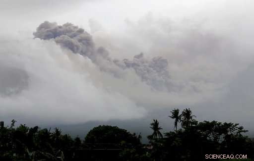 Mayon Volcano Erupts: Lava Flow Forces Thousands Evacuated in the Philippines