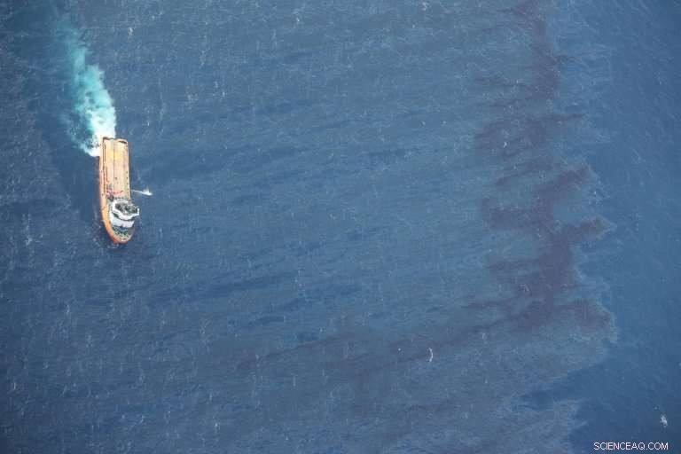 China Detects Four Oil Slicks After Iranian Tanker Sinks Off East Coast