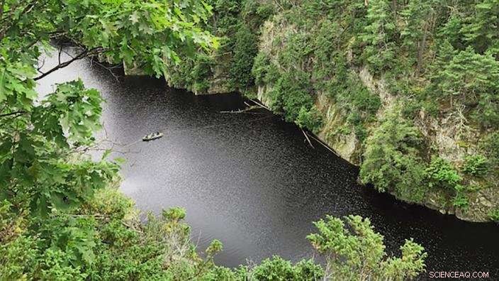 Primordial Oceans Contained Oxygen 250 Million Years Before the Atmosphere