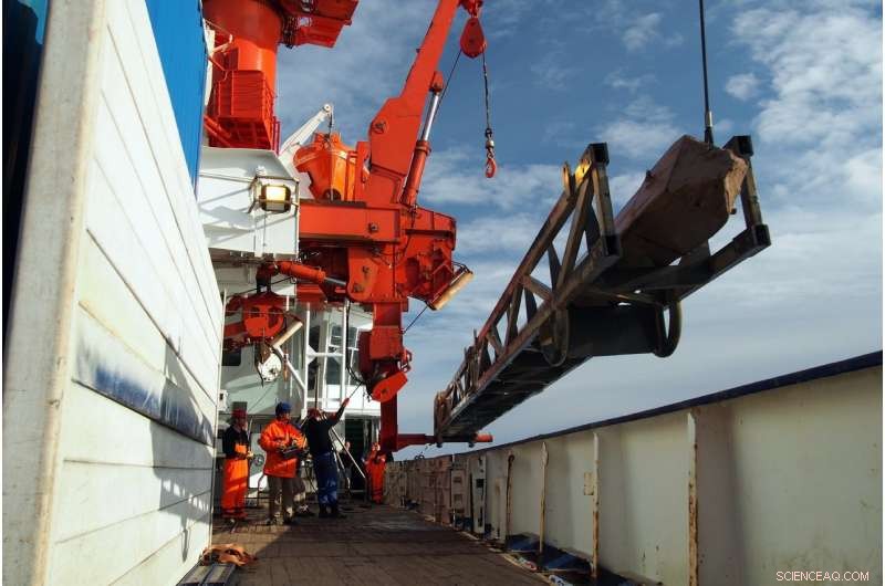 Scientists Examine Temperature Variability Across Glacial and Interglacial Epochs