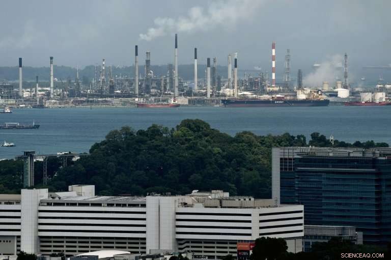 Singapore to Launch Carbon Tax from 2019 to Slash Emissions
