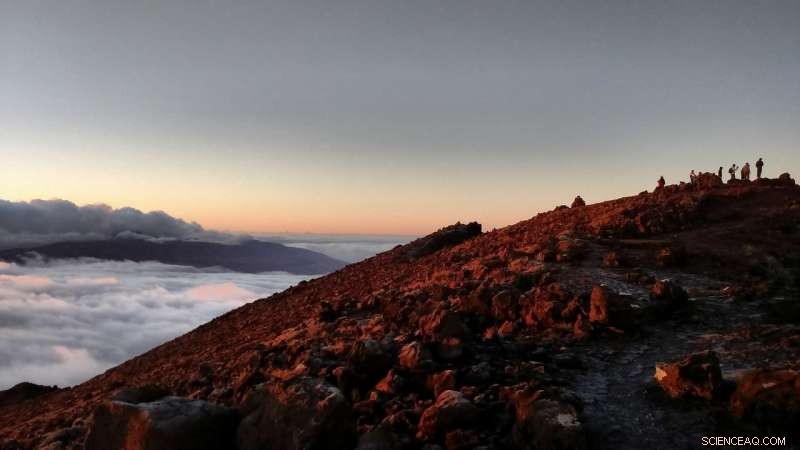 Modern Volcanism Linked to Events Shortly After Earth s Formation