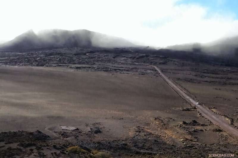 Modern Volcanism Linked to Events Shortly After Earth s Formation