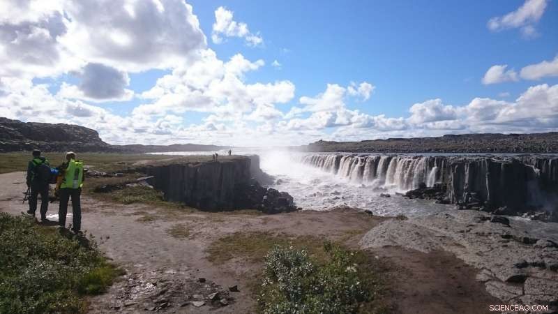 Waterfalls Reveal How Rivers Sculpt Their Surrounding Landscapes