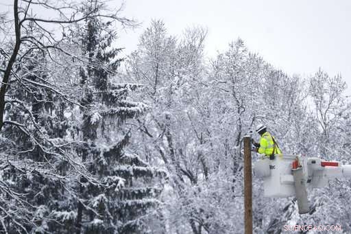 Northeast Faces New Snowstorm, Power Outages Threaten Communities