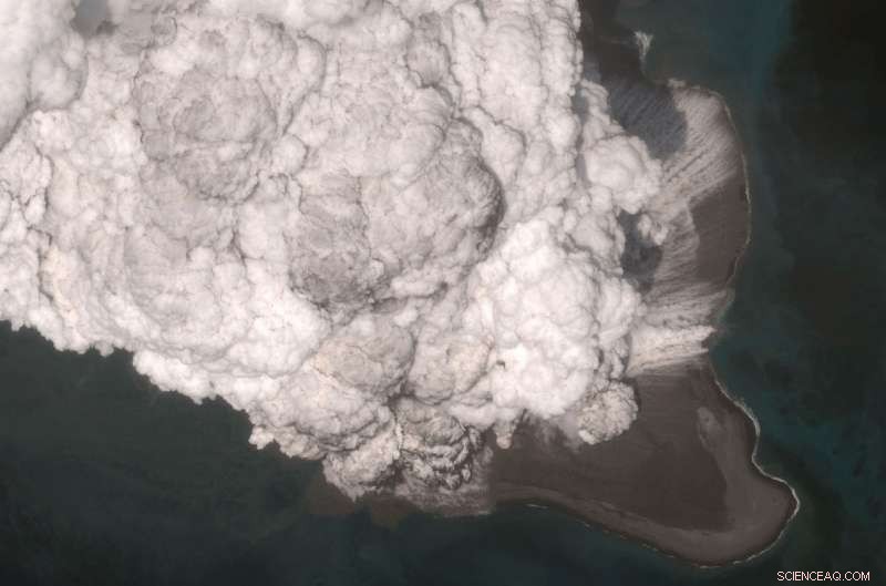 Scientists Record Volcanic Thunder: Capturing Earth s Roaring Voice