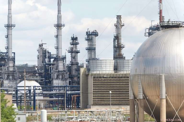 British Columbia Commits to Legal Battle Over Controversial Pipeline