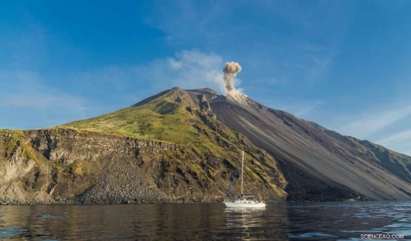 Scientists Produce World s First 3-D Thermal Image of an Active Volcano