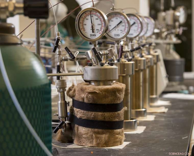 Groundbreaking Study Reveals Exact Mechanics of Underground CO₂ Capture