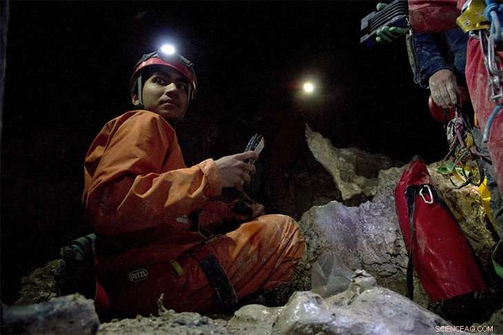 How a Deep Italian Cave Sheds Light on Detecting Life on Mars