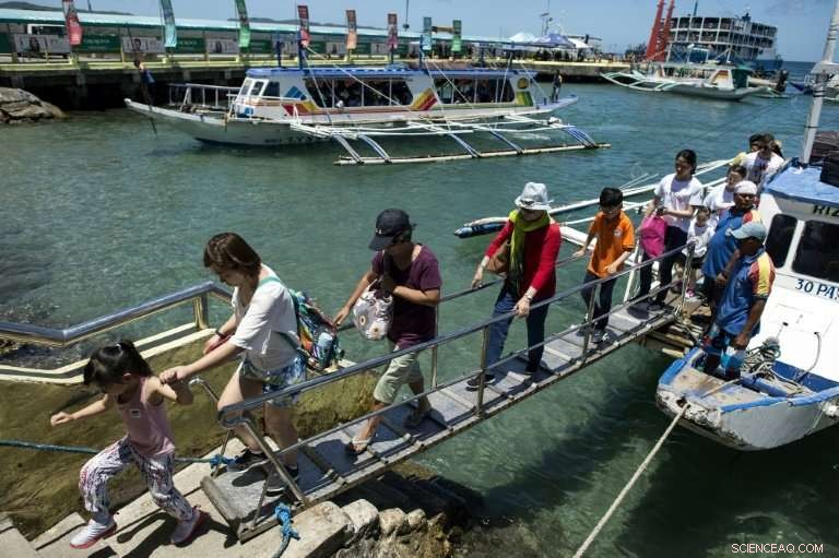 Philippines Bolsters Security Ahead of Boracay’s Six-Month Shutdown