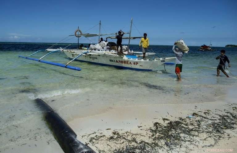 Philippines Temporarily Closes Boracay Island to Tourists for Extensive Clean‑Up Under Enhanced Security