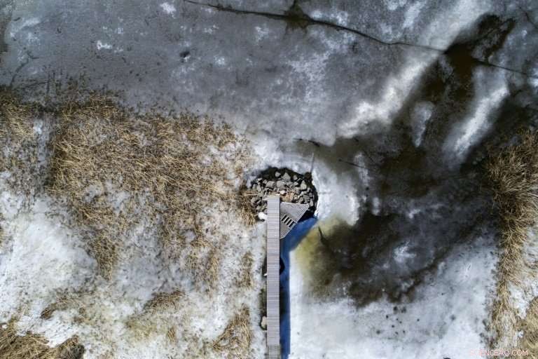 Spring Breaks the Ice: A Path Opens Through Finland s Frozen Archipelago