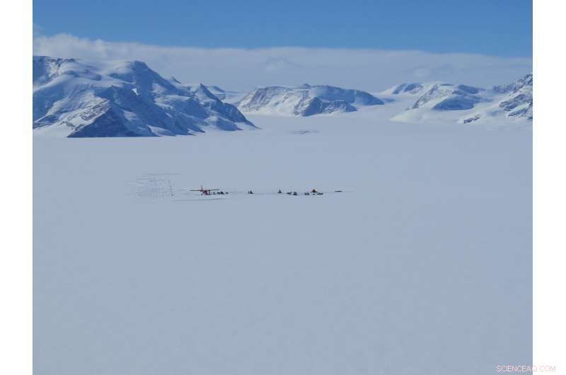 Warm Winds Melt Antarctic Snow During Winter