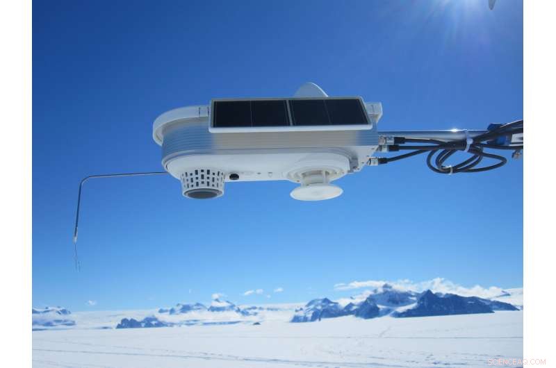 Warm Winds Melt Antarctic Snow During Winter