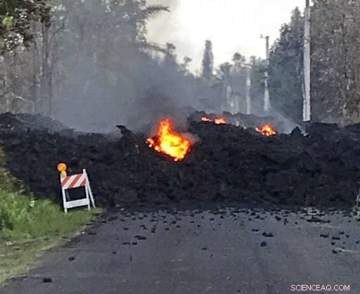 Hawaii s Kilauea Volcano Intensifies Threat, Sending Lava and Sulfur Gas into Communities