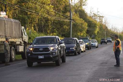 Hawaii s Kilauea Volcano Intensifies Threat, Sending Lava and Sulfur Gas into Communities