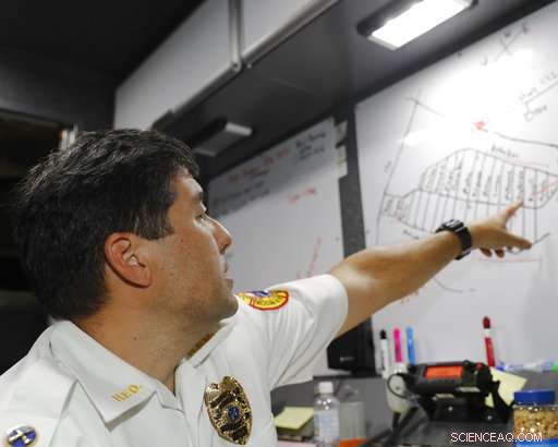 Hawaii s Kilauea Volcano Intensifies Threat, Sending Lava and Sulfur Gas into Communities