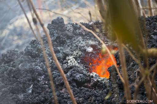 Hawaii s Kilauea Volcano Lava Flow Erodes Nine Homes