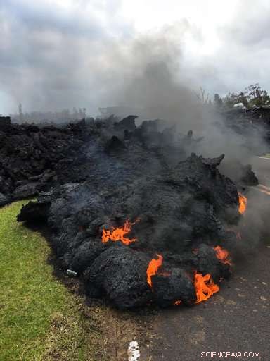 Hawaii s Kilauea Volcano Lava Flow Erodes Nine Homes