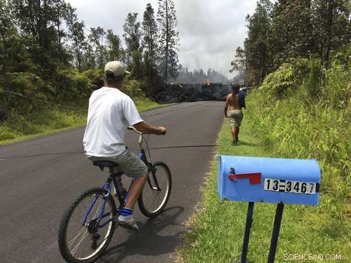 Hawaii s Kilauea Volcano Lava Flow Erodes Nine Homes