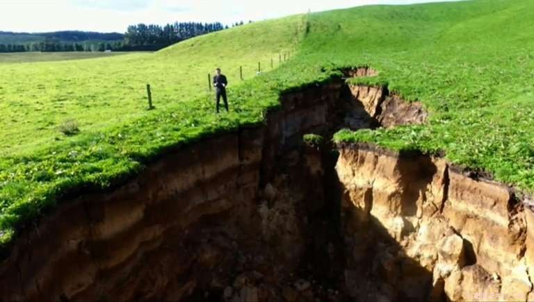 New Zealand Sinkhole Opens Window to 60,000-Year-Old Volcano