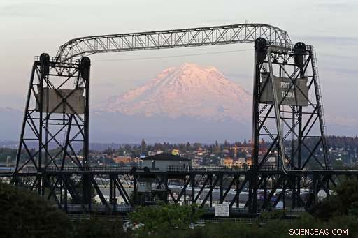 Kilauea Volcanic Activity Raises West Coast Eruption Alerts