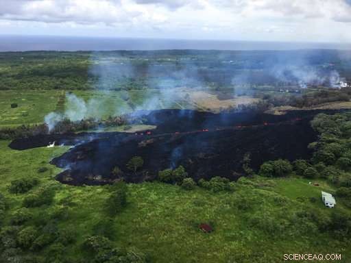 New Lava Fissure in Hawaii Triggers Additional Evacuations