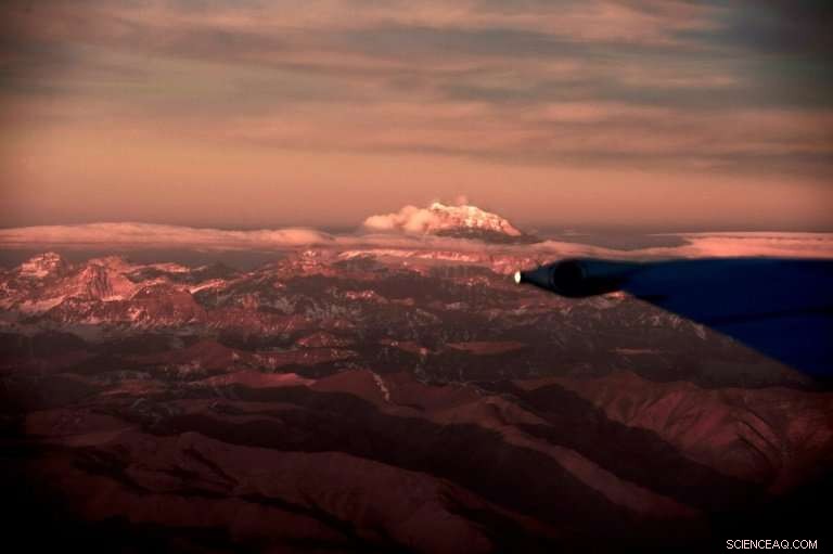 Australian Climber Sets New World Record by Summiting Everest