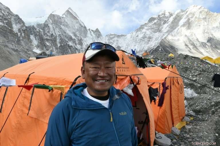 Everest Faces Critical Shortage of Experienced Sherpa Guides
