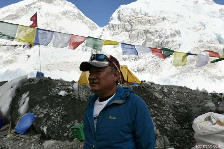 Everest Faces Critical Shortage of Experienced Sherpa Guides