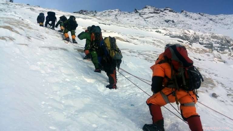Everest Faces Critical Shortage of Experienced Sherpa Guides
