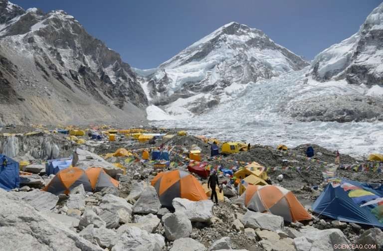 Everest Faces Critical Shortage of Experienced Sherpa Guides