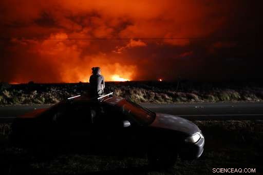 Kilauea Volcano Sends Lava Into Ocean, Forming Toxic Cloud