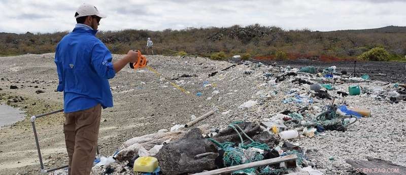 Marine Litter Specialist Leads Global Initiative to Eradicate Plastic Pollution in the Galapagos
