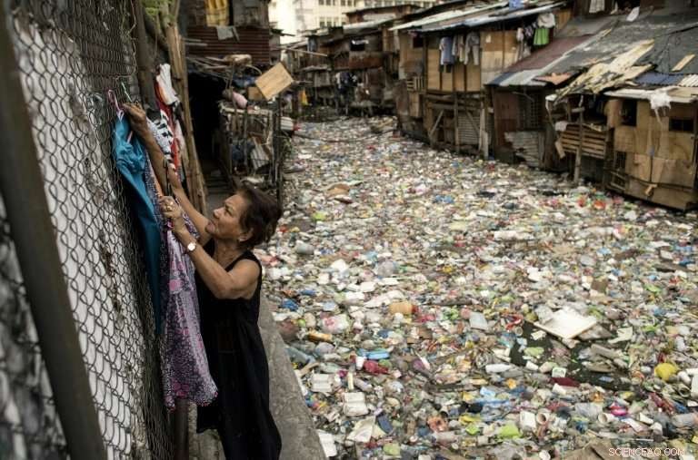 Plastic Pollution Saturates Manila Slum Waterway, Threatening Residents  Health