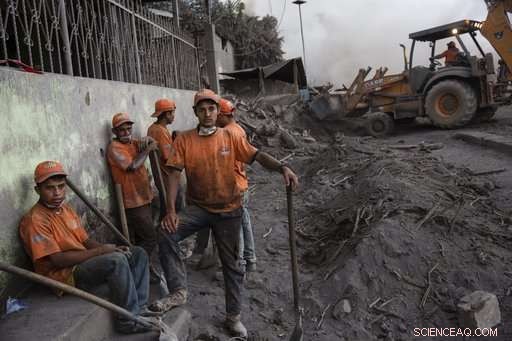 Guatemala Volcano Search Halted by Harsh Weather and Safety Concerns