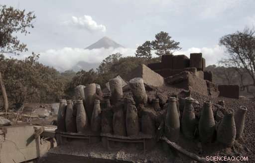 Guatemala Volcano Search Halted by Harsh Weather and Safety Concerns