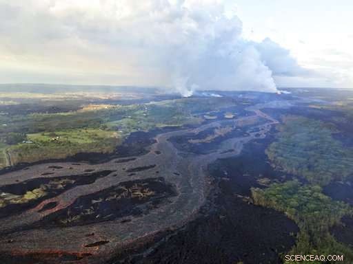Scientists Reveal No Reliable Forecast for End of Hawaii Volcano Eruption
