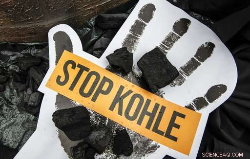 Hundreds in Berlin Rally to End Coal Burning