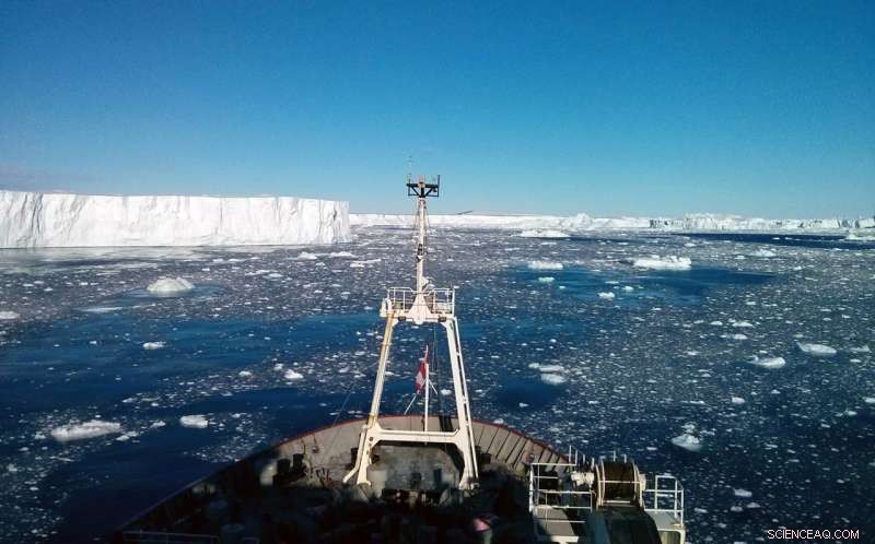 Scientists Identify Active Volcanic Heat Source Beneath Pine Island Glacier, Antarctica