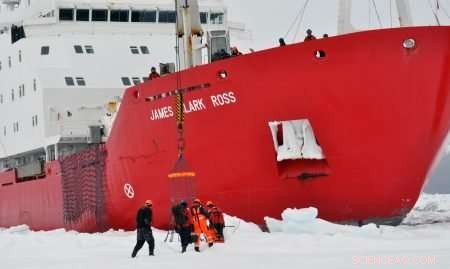 Scientists Identify Active Volcanic Heat Source Beneath Pine Island Glacier, Antarctica