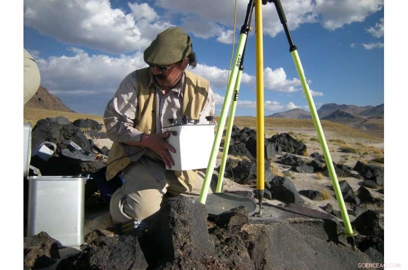 Ring Formation Around Volcanic Bath Tub Signals Subsurface Magma Movement