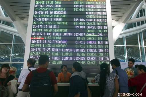 Bali Airport Shuts Amid Mount Agung s 8,200‑ft Ash Column