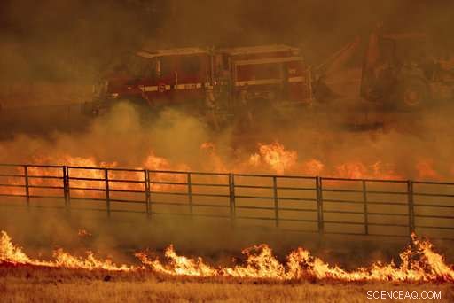 Strong Winds Expand California Fire Amid Nationwide Blaze Battle