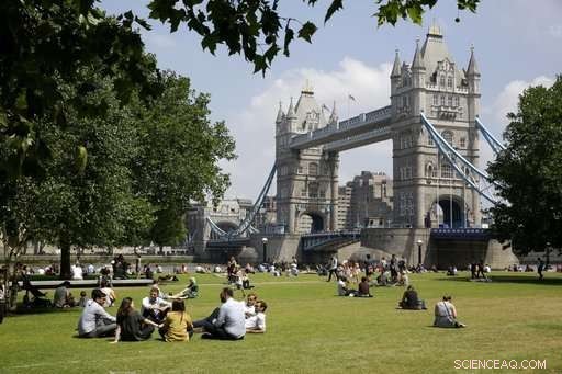 UK Meteorological Service Issues Historic Thunderstorm Alert Amid Unprecedented Weather
