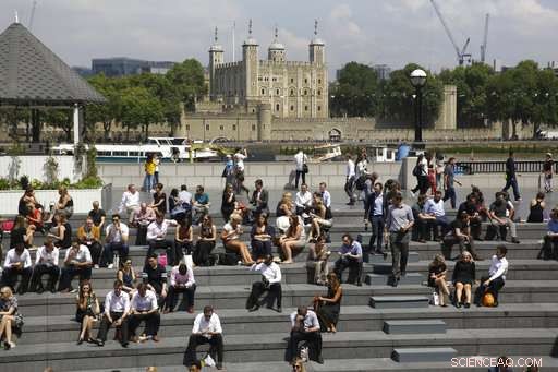 UK Meteorological Service Issues Historic Thunderstorm Alert Amid Unprecedented Weather