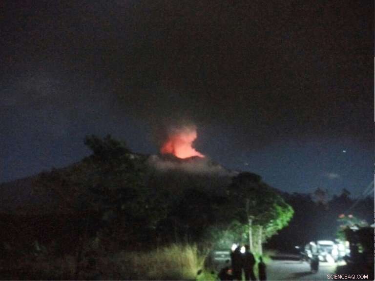 Mount Agung Eruption in Bali: Orange Lava and 2,000‑m Ash Plume